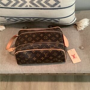 Womens large capacity travel cosmetic bag unbranded